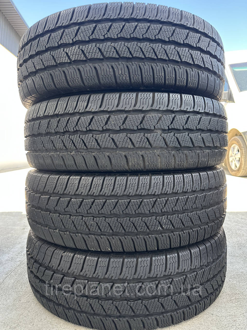 215/75/16C 113/111R Continental Van Contact Winter