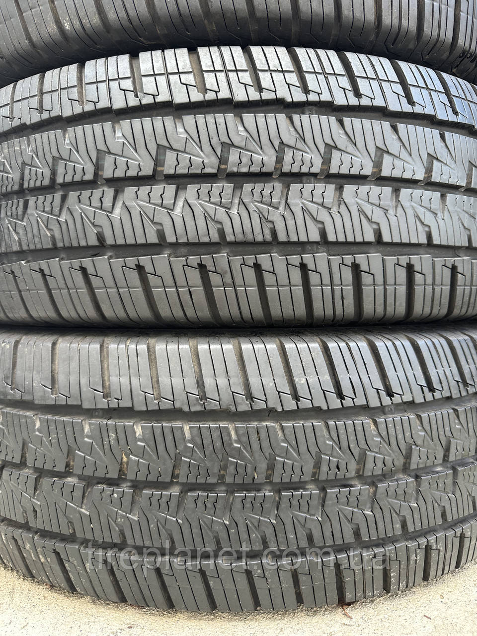 225/75/16C 121/120R Continental Van Contact 4 Season